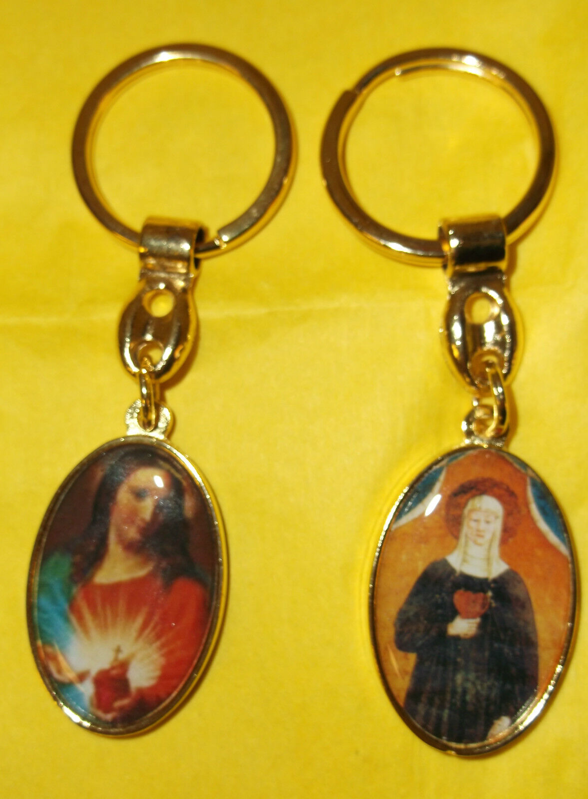 Saint Clare of Montefalco/ Sacred Heart Gold Tone/2 image Key Chain, New/Italy