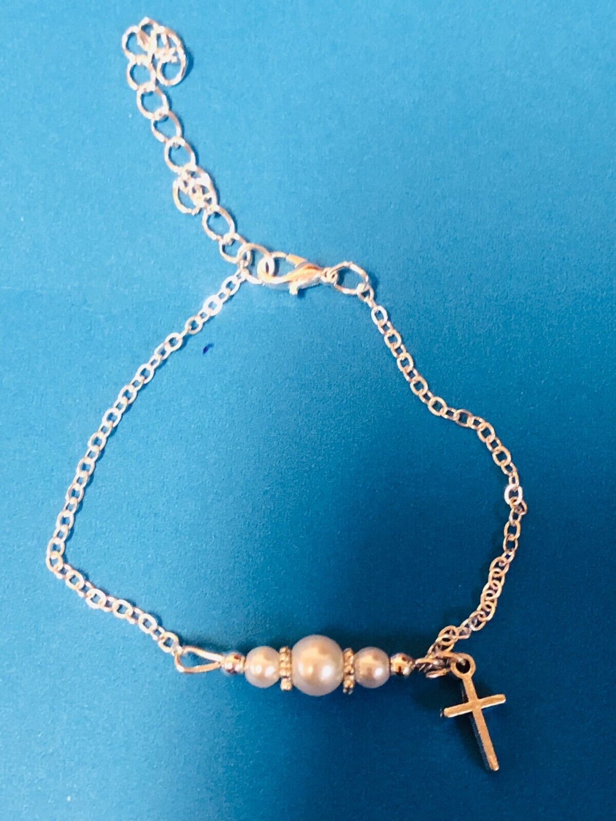 Children's Glass Pearl Bracelet with Cross Charm  7" Adjustable, New - Bob and Penny Lord