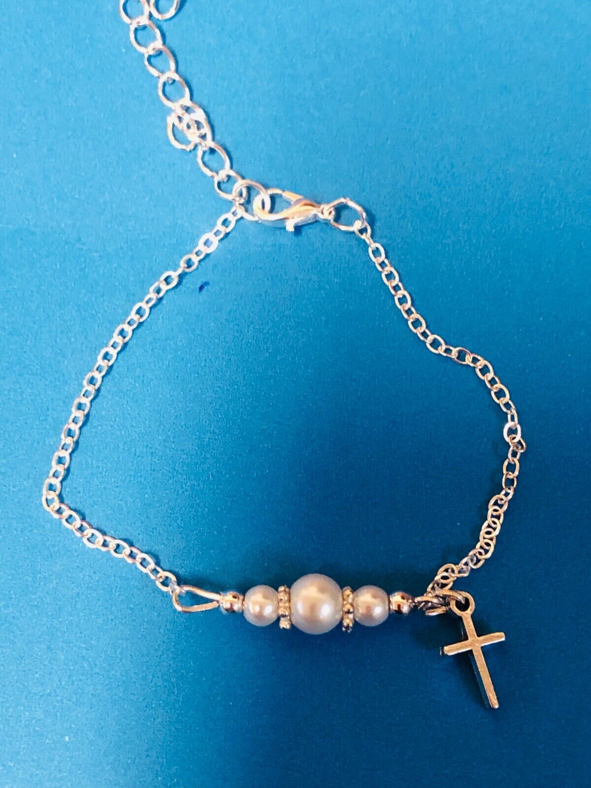 Children's Glass Pearl Bracelet with Cross Charm  7" Adjustable, New - Bob and Penny Lord